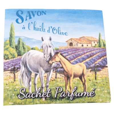 Sachet Parfumé à la lavande avec une illustration retro de chevaux de la collection Linge de maison "Sachets Parfumés" - Fabriqué en France par La Savonnerie de Nyons