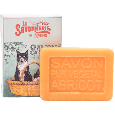 Mini savon rectangle de 25g à l'abricot avec un emballage papier illustré par deux chats noirs et blancs de la collection "Mini savons" - Fabriqué en France par La Savonnerie de Nyons