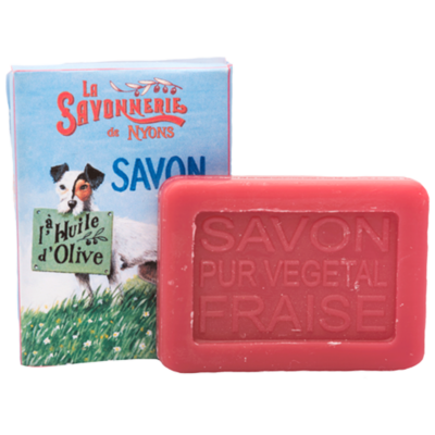 Mini savon rectangle de 25g à la fraise avec un emballage papier illustré par un chien Jack Riussel de la collection "Mini savons" - Fabriqué en France par La Savonnerie de Nyons