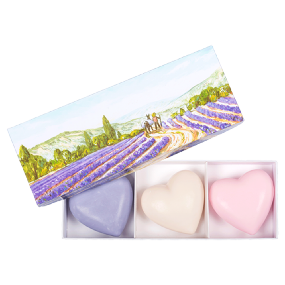 Coffret de 3 mini savons de 50g- bleu- parme et blanc- chacun en forme de coeur et parfumés à la lavande de la collection "Coffrets Savons" - Fabriqué en France par La Savonnerie de Nyons