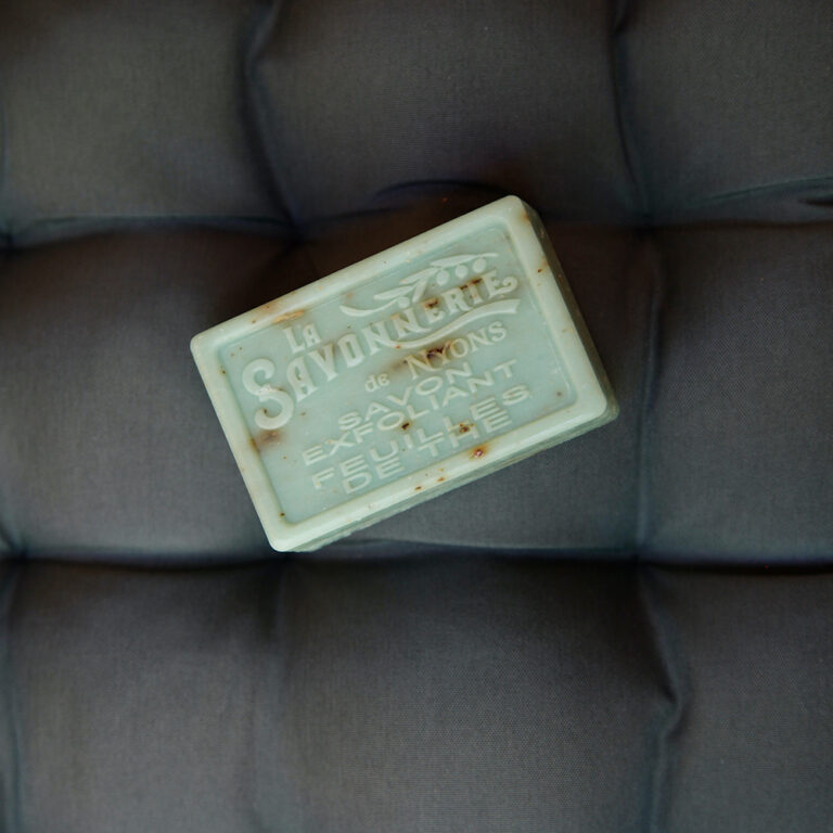 savon exfoliant feuilles de thé de la Savonnerie de Nyons