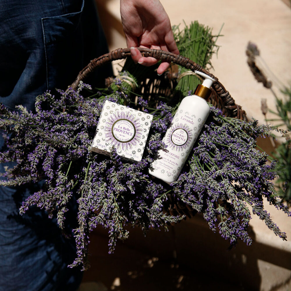 Savon de 100g à la lavande la collection de soins "La Belle Provence" - Fabriqué en France par La Savonnerie de Nyons