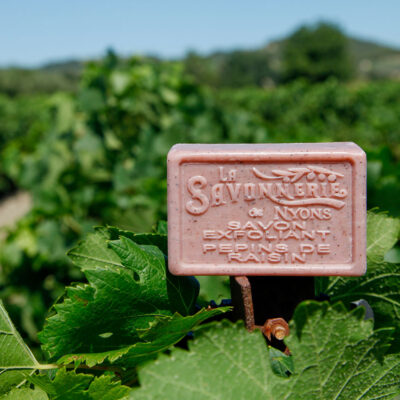 Savon exfoliant pépins de raisin de la Savonnerie de Nyons