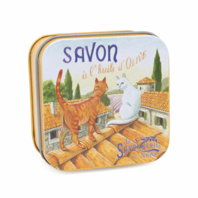 Savons dans une boite en métal avec une illustration de chat ur un toit de la collection de savons  "Boites avec Savons" - Fabriqué en France par La Savonnerie de Nyons