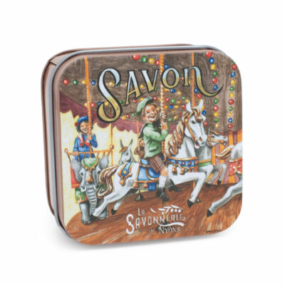 Savons dans une boite en métal avec une illustration de manège de la collection de savons  "Boites avec Savons" - Fabriqué en France par La Savonnerie de Nyons