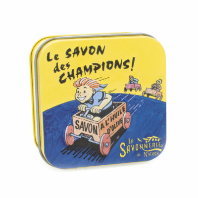 Savons dans une boite en métal avec une illustration de publicité retro ancienne de la collection de savons  "Boites avec Savons" - Fabriqué en France par La Savonnerie de Nyons