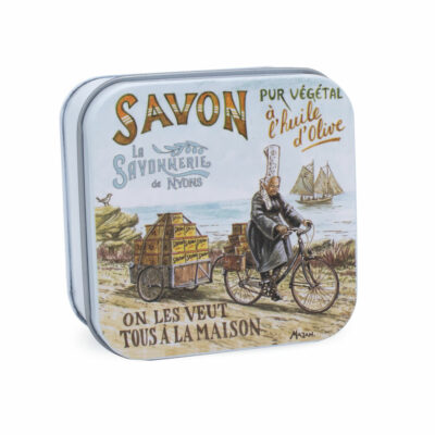 Boite à savon en métal avec une illustration retro d'une Bigoudene Bretonne de la collection de savons "Boites avec Savons" - Fabriqué en France par La Savonnerie de Nyons