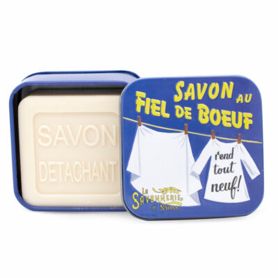 Savon au fiel de boeuf dans une boite en métal bleue illustrée de la collection de savons  "Boites détachants"