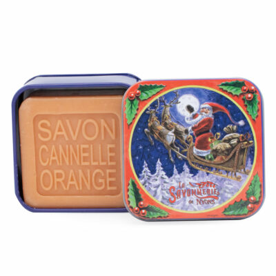 Savon de Noël dans une boite en métal retro illustrée avec un traineau de la collection de savons parfumés "Boites avec Savons"