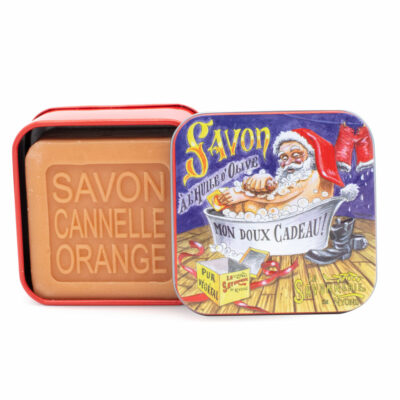 Savon dans une boite en métal retro illustrée avec le Père Noël dans son bain de la collection de savons parfumés "Boites avec Savons"