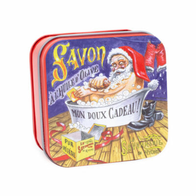 Savon dans une boite en métal retro illustrée avec le Père Noël dans son bain de la collection de savons parfumés "Boites avec Savons" - Fabriqué en France par La Savonnerie de Nyons