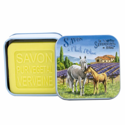 Savon dans une boite en métal retro illustrée par des chevaux de la collection de savons parfumés "Boites avec Savons"