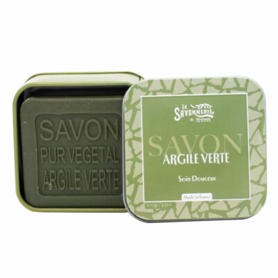 Savon à l'argile verte dans une boite en métal verte de la collection de savons parfumés "Savons à l’argile"