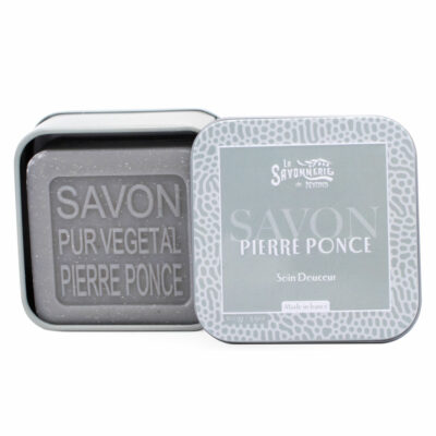 Savon de 100g a la pierre ponce dans une boite en métal de la collection de savons soins "Mains et Pieds"