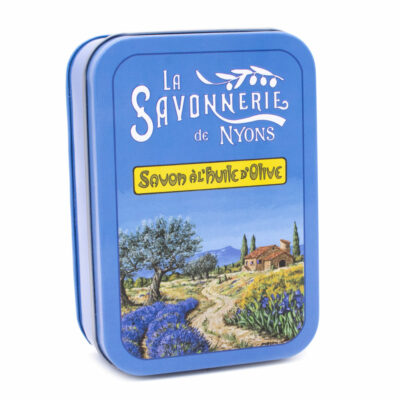 Savon de 200g à la lavande dans une boite en metal bleu illustrée par un paysage provençal de la collection "Boites avec Savons" - Fabriqué en France par La Savonnerie de Nyons