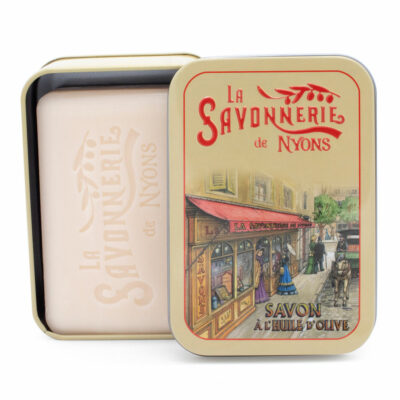 Savon de 200g à la fleur de coton dans une boite en metal illustrée par un dessin retro de boutique provençale de la collection "Boites avec Savons"