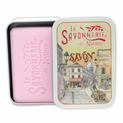 Savon de 200g à la rose dans une boite en metal vintage illustrée par un dessin retro du quartier de Montmartres à Paris de la collection "Boites avec Savons"