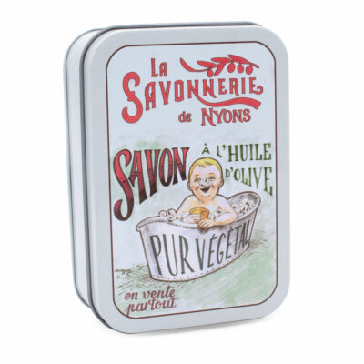 Savon de 200g à la verveine dans une boite en metal vintage illustrée par un dessin retro representant une scene d'ecole d'antan de la collection "Boites avec Savons" - Fabriqué en France par La Savonnerie de Nyons