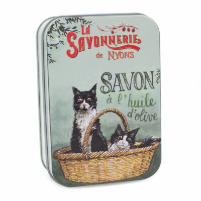 Savon de 200g à la fleur de coton dans une boite en metal vintage illustrée par un dessin retro de deux chats et blancs Felix le chat de la collection "Boites avec Savons" - Fabriqué en France par La Savonnerie de Nyons