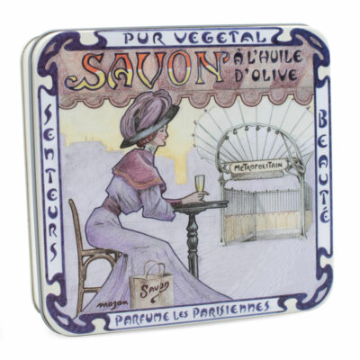 Boite en metal vintage illustrée par un dessin du Metropolitain parisien contenant 4 savons de 100g chacun à la rose- à la lavande- à la verveine et à la fleur de coton de la collection "Coffrets Savons" - Fabriqué en France par La Savonnerie de Nyons