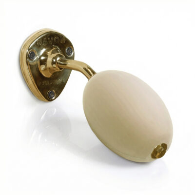 Porte-savon mural vintage en laiton et son savon oval de 260 grammes à l'huile d'olive. La Savonnerie de Nyons