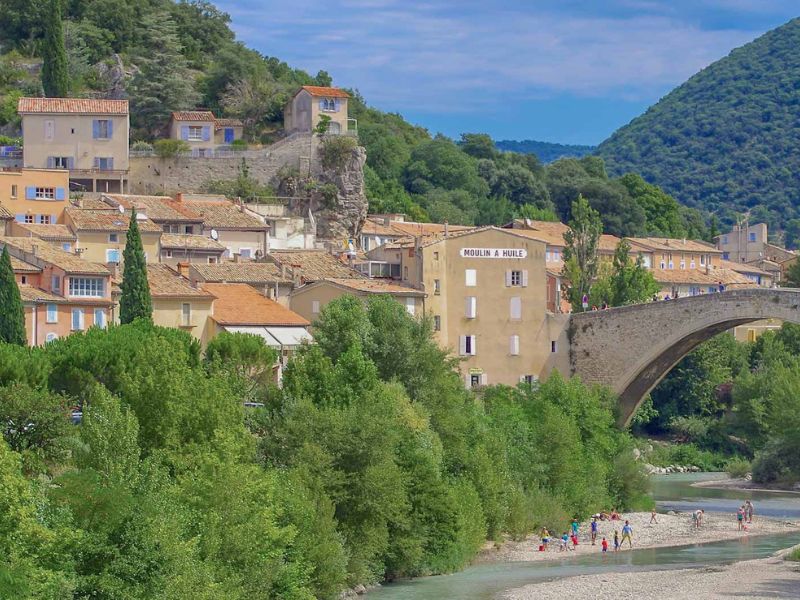 Moulin a huile du village de Nyons en Drome provencale
