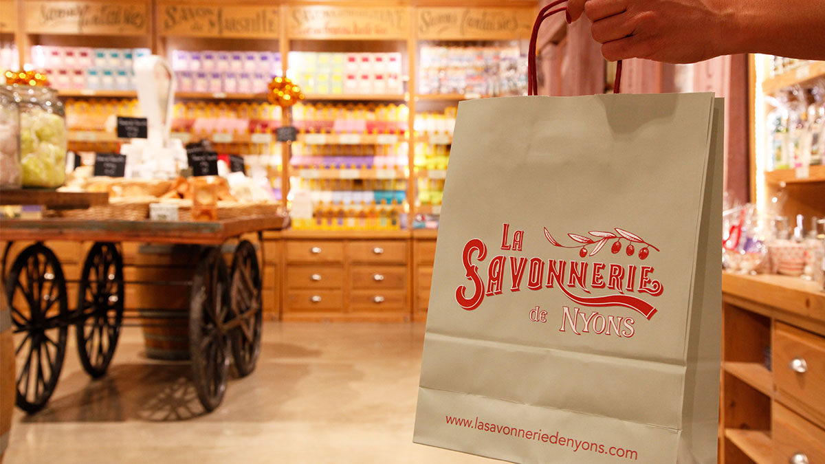 boutique-fid&eacute;lit&eacute;-sac en papier- avis clients- La savonnerie de nyons
