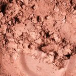 Argile rouge : bienfaits pour la peau et les cheveux